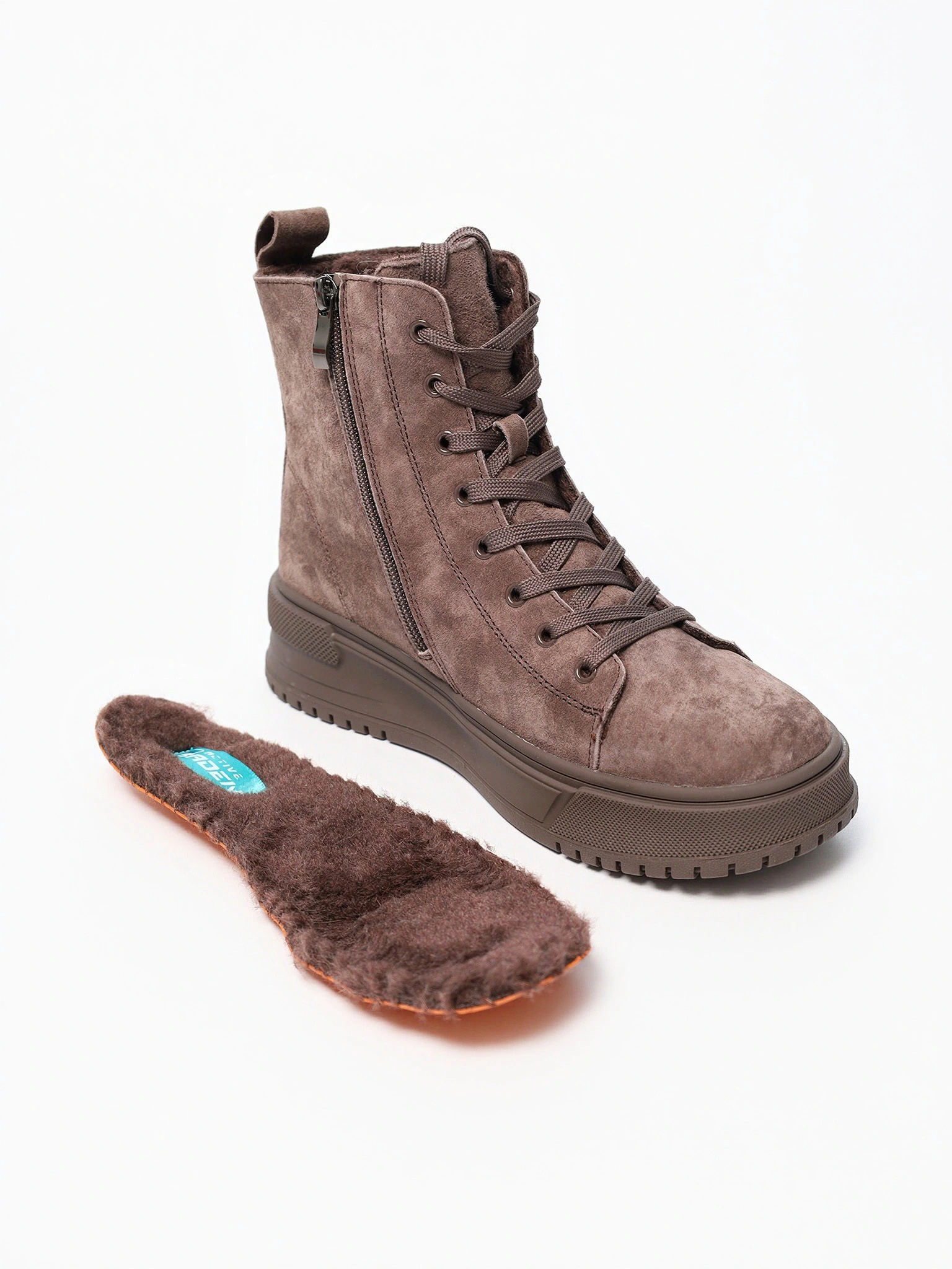 Ботинки коричневого цвета на средней платформе